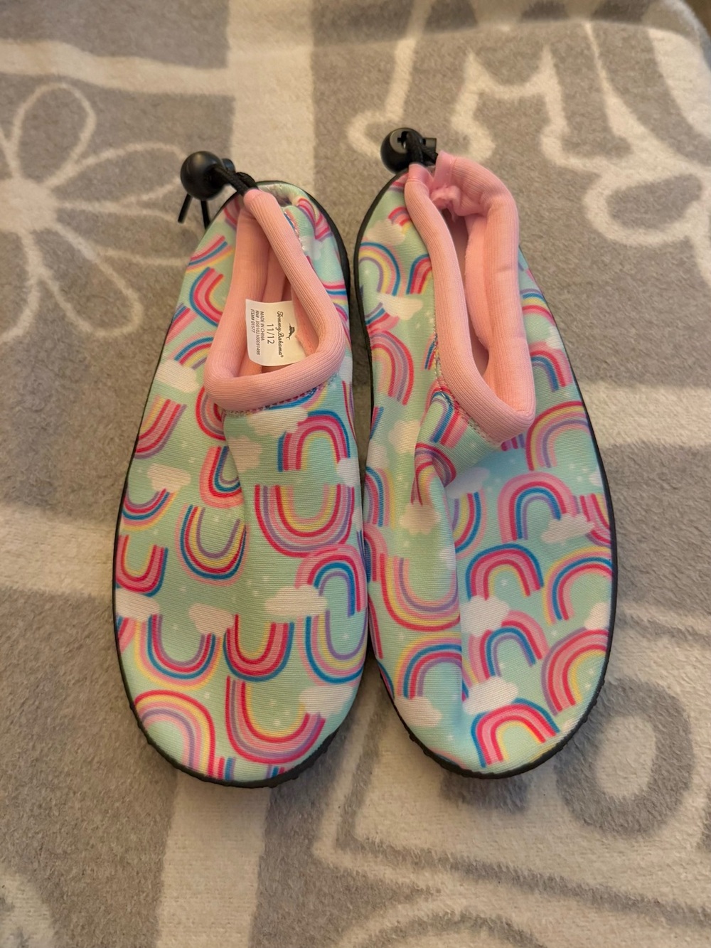 Water shoes 🌈 ☁️